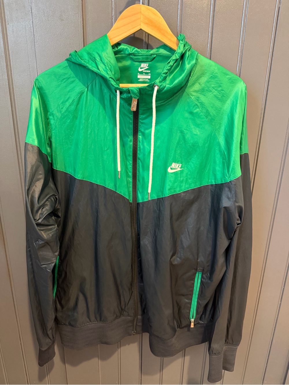 Nike Green and Black Men’s Windbreaker